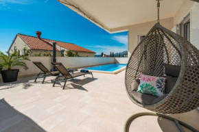 Deluxe Apartment Unique-With Private Heated Pool